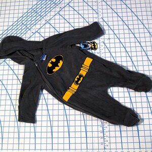 NWT TM & DC Comics Batman Fleece Onesie Sleeper Halloween Costume, 6-9 Months